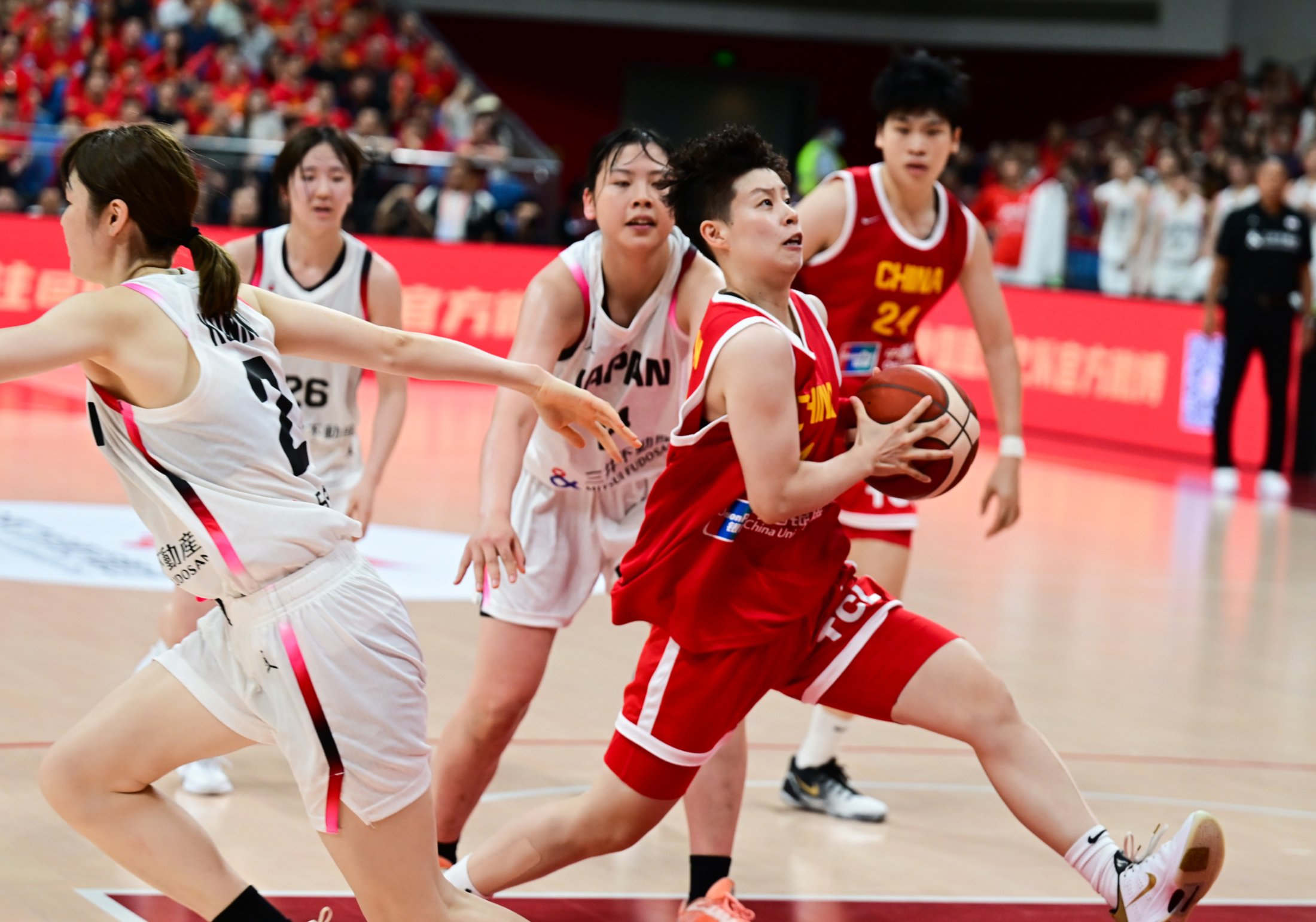 爱游戏官网 -今夜体能课后，犹他爵士篮板制胜备战欧篮联，质疑声仍在，临场指挥获称赞的简单介绍